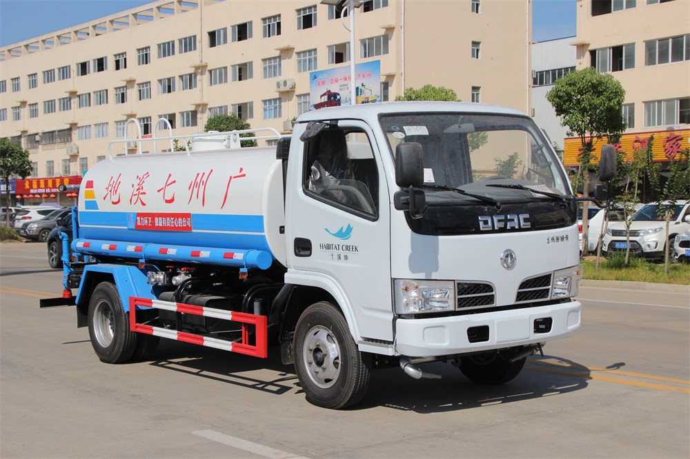 5方灑水車 國三東風福瑞卡出口不上戶型灑水車廠家報價